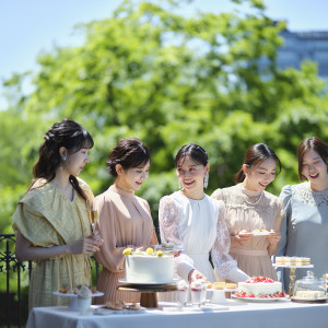 樹齢100年を超えるシンボルツリーや四季折々の花々、グリーンアーチが彩るガーデン|メーヤー・ライニンガーの写真(55091412)