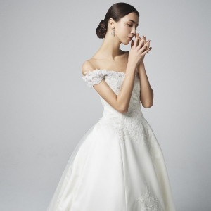 ウェディングドレスは専属のスタイリストがご案内しながら選ぶので、満足度の高い1着が見つかるはず。|メーヤー・ライニンガーの写真(55068085)