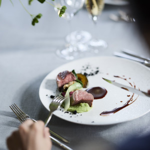 ゲストに合わせてお料理をお選びいただくことが可能です。おもてなしの結婚式が叶います。|メーヤー・ライニンガーの写真(55091413)