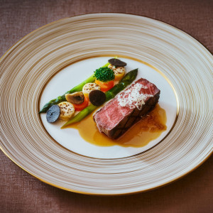 五感を満たすエンターテインメントな一皿