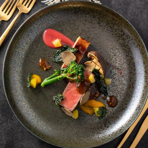 記憶に残る美味しさを追求しオリジナル料理を提案。美しい盛り付けも高評価|インフィニート名古屋/テイクアンドギヴ・ニーズウェディングの写真(56388372)