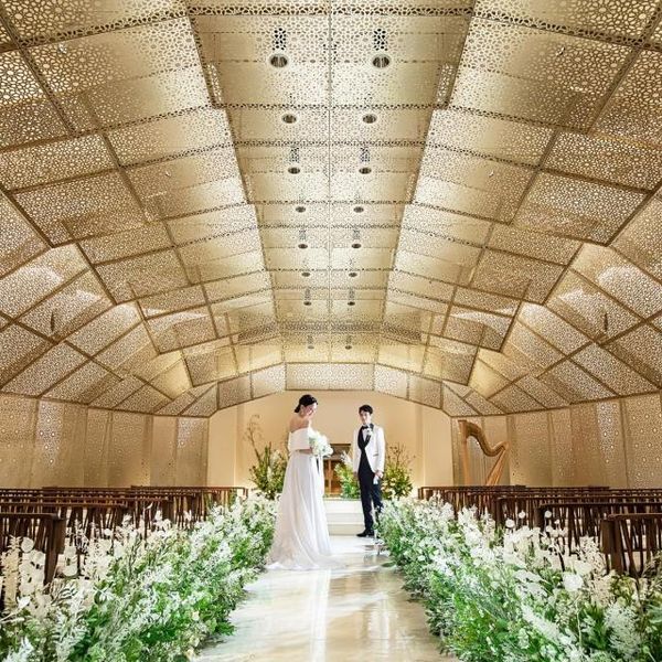 上質な雰囲気が漂う空間は和装・洋装を選ばず花嫁を美しく映し出します