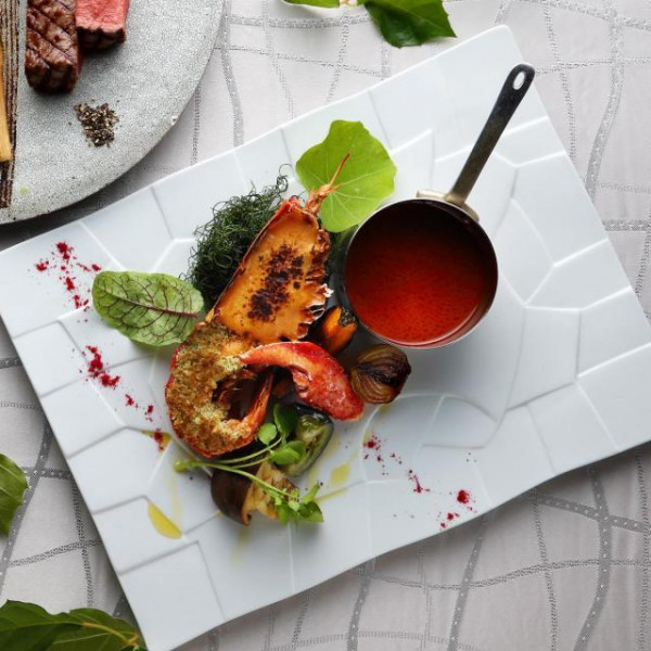 名駅から徒歩5分。ここは“永遠”を意味する名を持つウエディングステージ