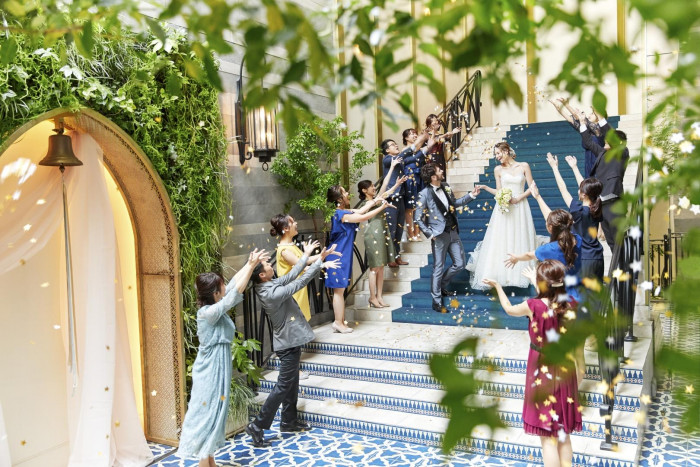 フラワーシャワーなどのアフターセレモニーも憧れの大階段で叶う