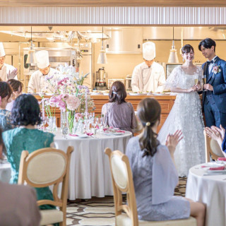 パーティ会場はオープンキッチンを併設。ライブ感に溢れた音や香りの演出は五感を喜ばせる