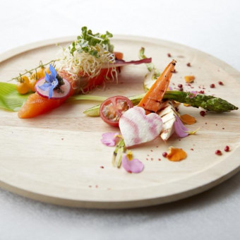 お箸で召し上がっていただけるようなアレンジなど趣向を凝らした料理