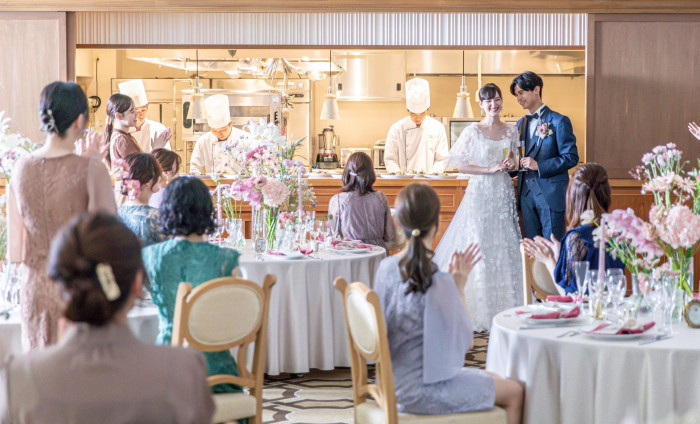 パーティ会場はオープンキッチンを併設。ライブ感に溢れた音や香りの演出は五感を喜ばせる