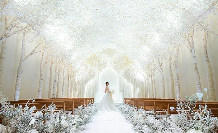 白樺がモチーフの『森のチャペル』。誓いのシーンを印象的に残す空間