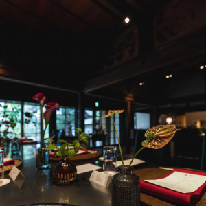 造り酒屋をリノベーションしたレストラン会場。伝統を感じつつもスタイリッシュなインテリアでモダンな雰囲気に|御料理　万る山（国登録有形文化財）の写真(56586913)