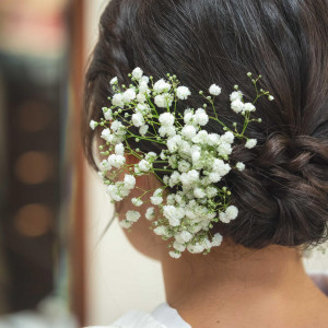 経験豊富なヘアメイクアーティストが花嫁様の魅力を引き出します|御料理　万る山（国登録有形文化財）の写真(56610556)