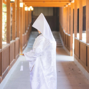 白無垢×綿帽子で奥ゆかしく女性らしい花嫁様に|御料理 万る山(国登録有形文化財)の写真(56610580)