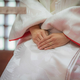 プロのスタイリストが花嫁様に似合う一着をご提案