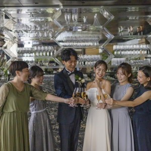 「脱!主役」をテーマに、ふたりがゲストをもてなすウエディング