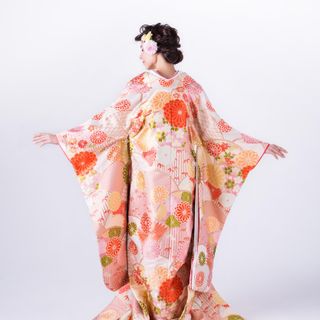 花嫁の初々しさが印象深い色合い
