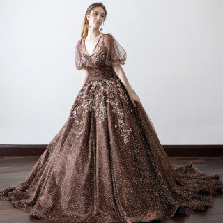 トレンドを押さえたカラーで人とは違うドレスを