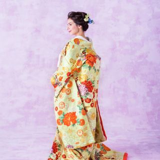 グリーンの色打掛でモダンな印象に