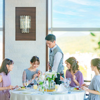 サービススタッフも全て貸切。大切なゲストをお二人に変わって誠心誠意おもてなし致します。