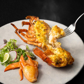 オープンキッチンから温かいものは温かいうちにご提供