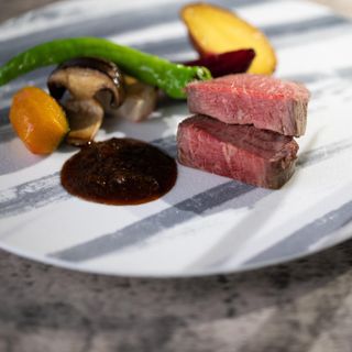 【来館特典】シェフが贈るWメイン食べ比べ試食!