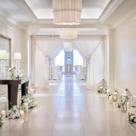 【Lobby Chapel】白を基調とした、明るく温かなチャペル。
緊張感よりも、おふたりとゲストの「笑顔」が自然とあふれる場所。|セントレジスホテル大阪の写真(62264845)