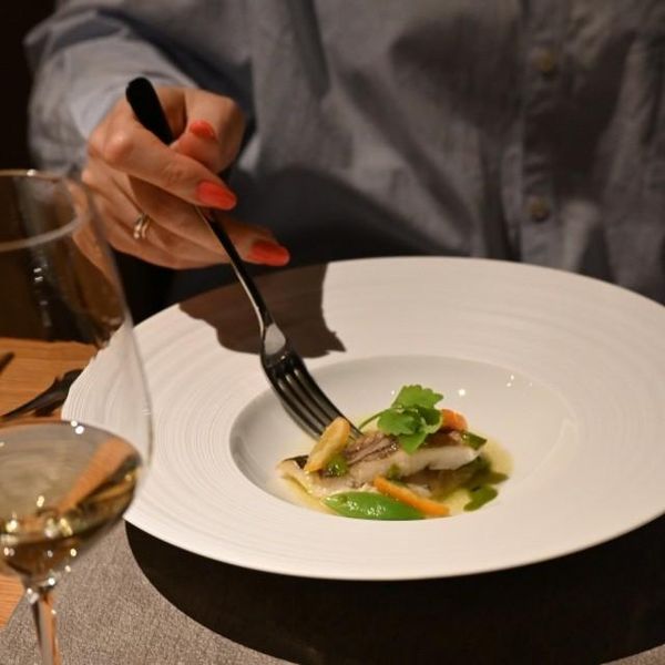 大人の隠れ家レストランで撮影後は舌鼓