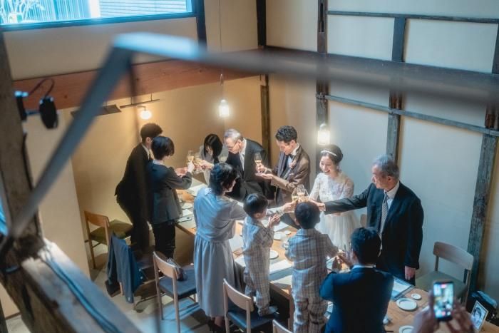 ご会食やプチ披露宴にも丁度いい広さで、ゲストと親睦を深めやすい空間◎