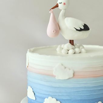 マタニティウエディングならではのオリジナルケーキも人気