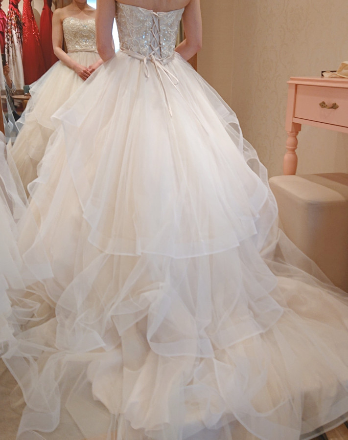 ハヌルさんのウエディングドレスの写真