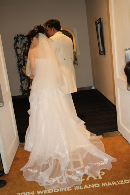 ミッキーさんのウエディングドレスの写真