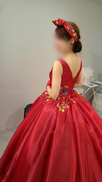 きゅのーんさんのカラードレスの写真