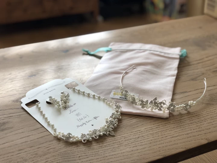 STELLA BRIDAL ネックレスとイヤリングセット Mサイズ 美品 STELLA BRIDAL ネックレス イヤリング セット Mサイズ 2点