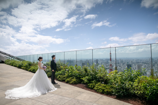 詩織さんのウエディングドレスの写真