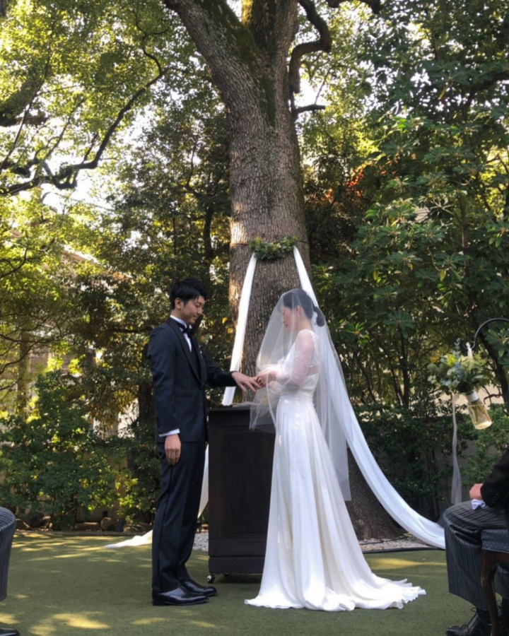 お食事会の延長のような少人数でのガーデンウェディング