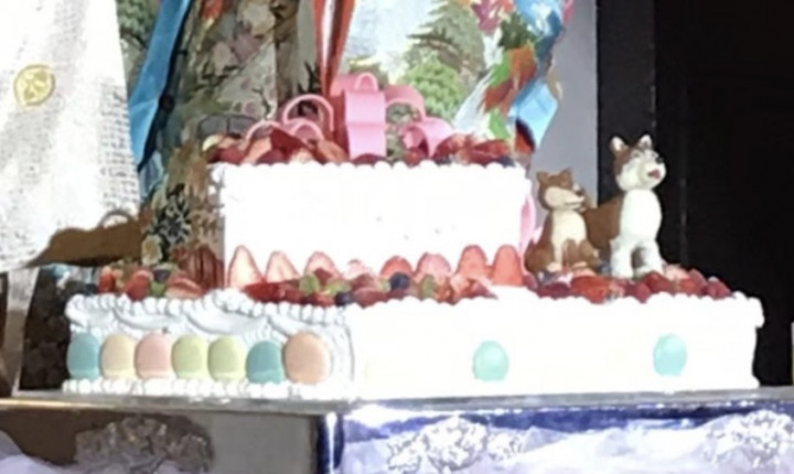 ひまわりさんのウエディングケーキの写真