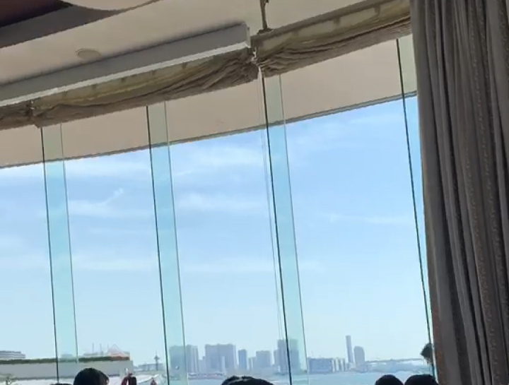 海から見える景色と青空、そして会場の皆様、スタッフさんにも祝福された一日となりました