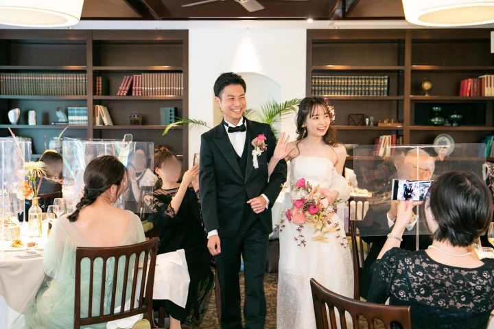 結婚式 ガーデンフォト 前撮り ソフトマーメイド 背中見せ 流行