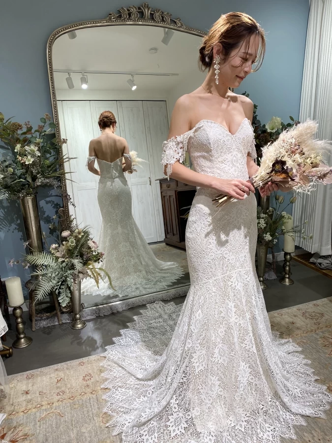 華やかマーメイドウェディングドレス❤️結婚式にも最適 スタイリッシュで華やかなマーメイド。胸元のカットが特徴的で