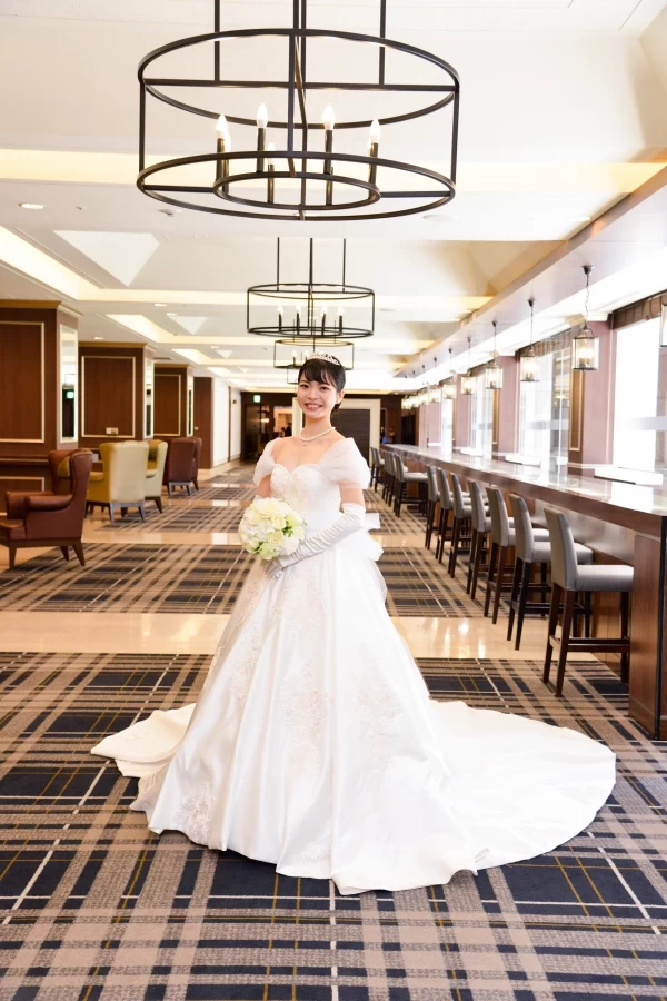 サテン穴あけウェディングドレス結婚式 ウエディングドレス サテン 結婚式 aライン プリンセスドレス