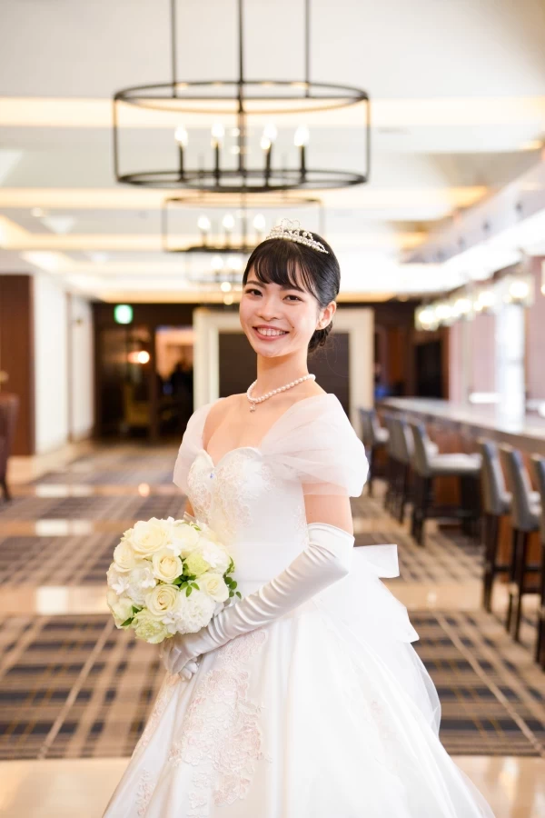 サテン穴あけウェディングドレス結婚式 ウエディングドレス サテン 結婚式 aライン プリンセスドレス