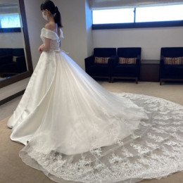 丸さんのウエディングドレスの写真
