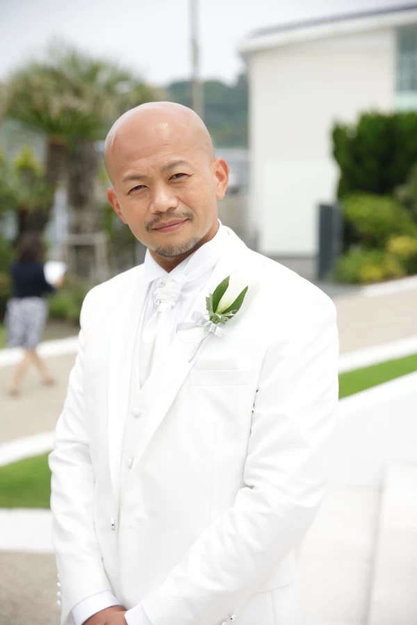 アヤさんの新郎衣装の写真