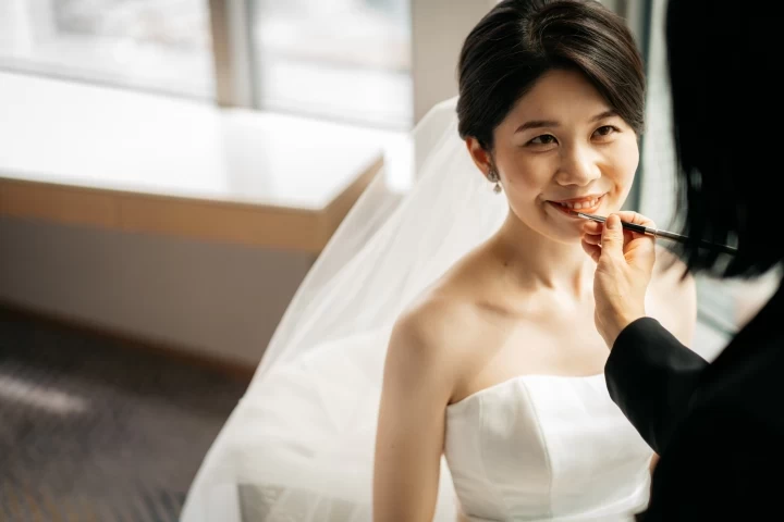 ウェディングドレス グリッター 韓国系 シンプル 2way リボン 花嫁 結婚式 ウェディングドレス グリッター 韓国系 シンプル 2way リボン
