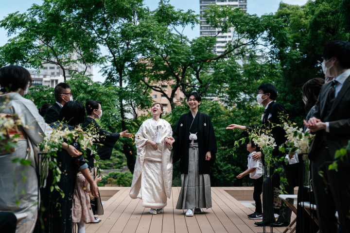 神戸で日本庭園を眺めながらアットホームな結婚式