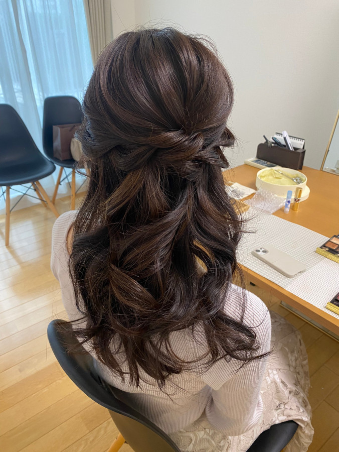 tomomnさんのヘアメイクの写真