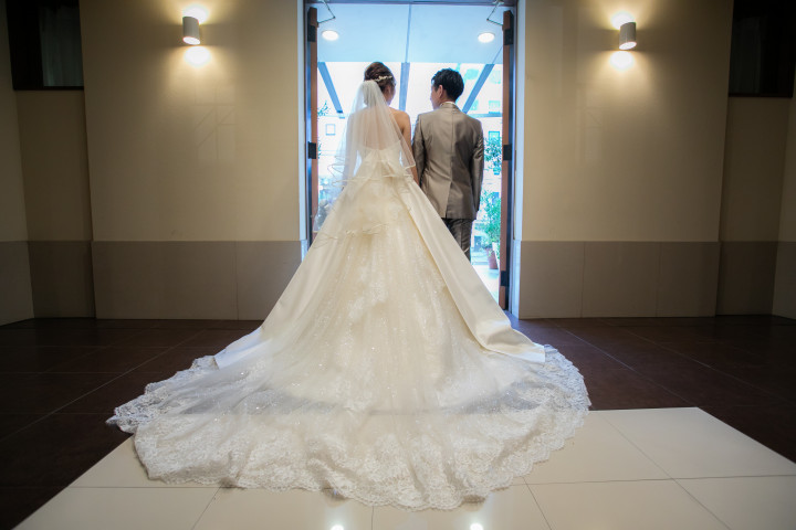 サンとアシタカさんのウエディングドレスの写真