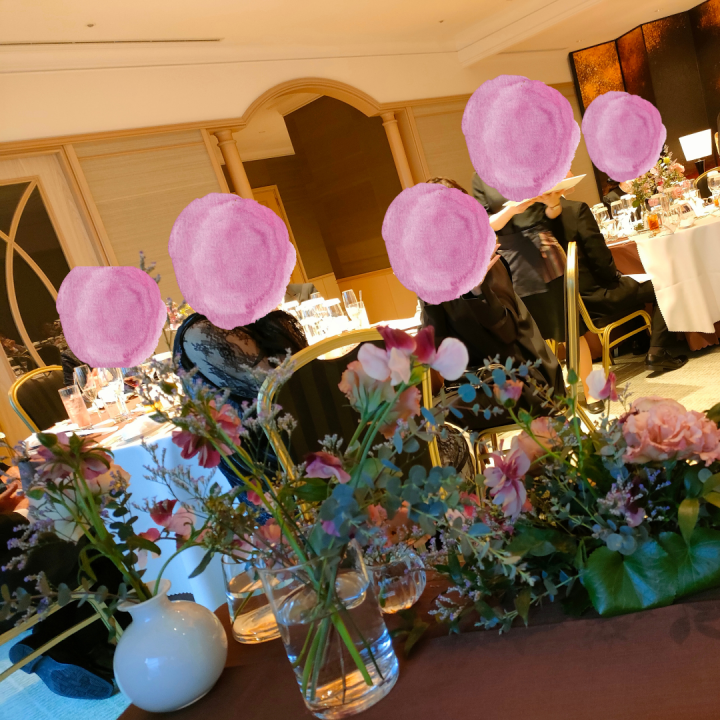 披露宴会場の装花、テーブルコーディネート、スタッフの対応の素晴らしさに感激。