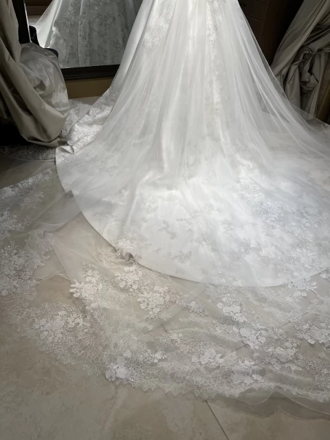 りえさんのウエディングドレスの写真