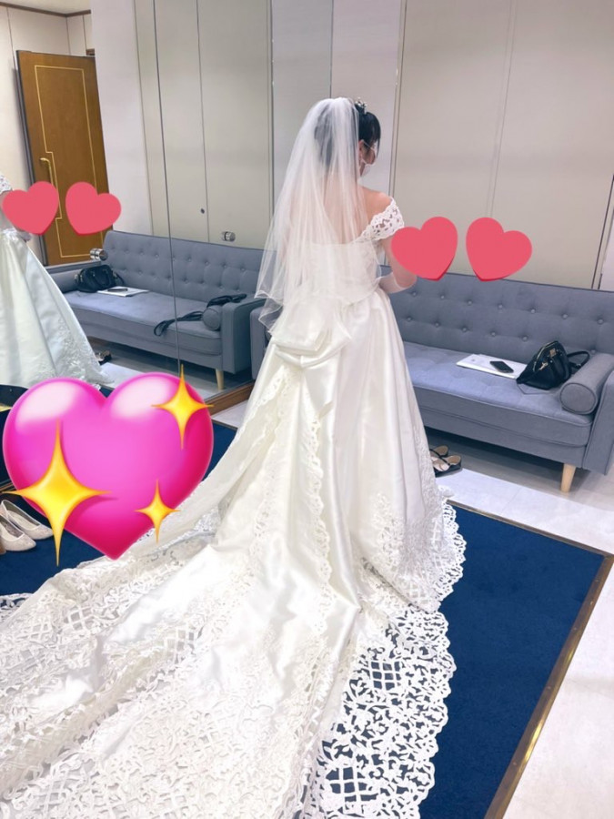 ひとみさんのウエディングドレスの写真
