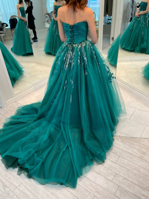H&Mさんのカラードレスの写真