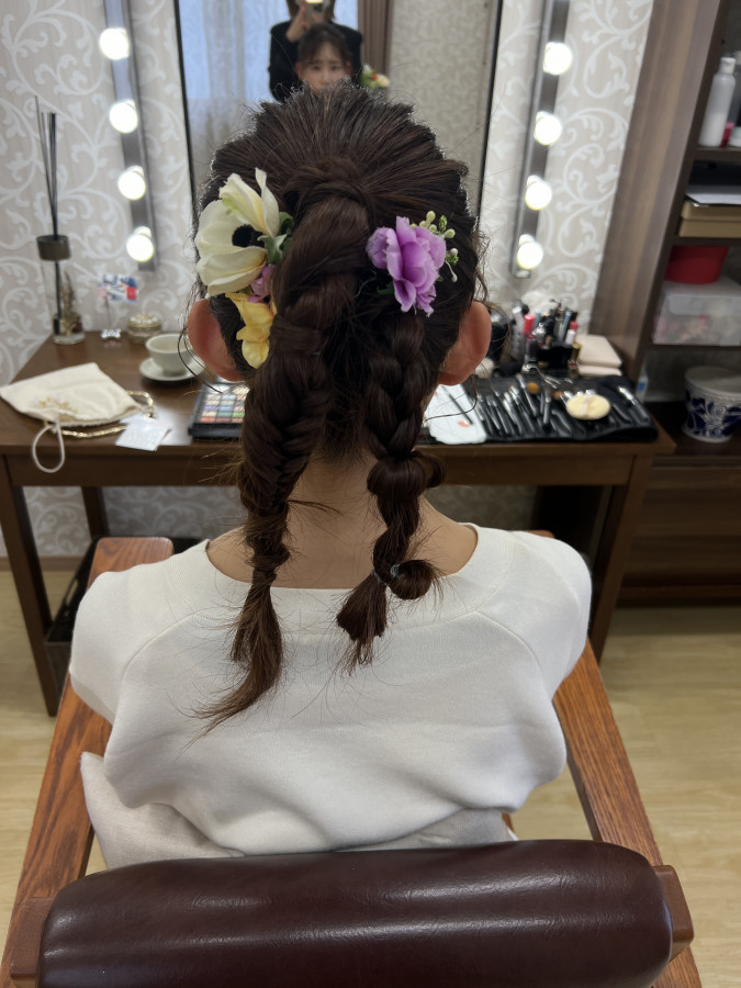 朱里さんのヘアメイクの写真